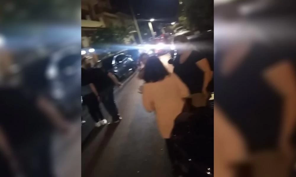 Κορονοϊός: Στον Πειραιά κατέβηκαν και χόρεψαν στη μέση του δρόμου